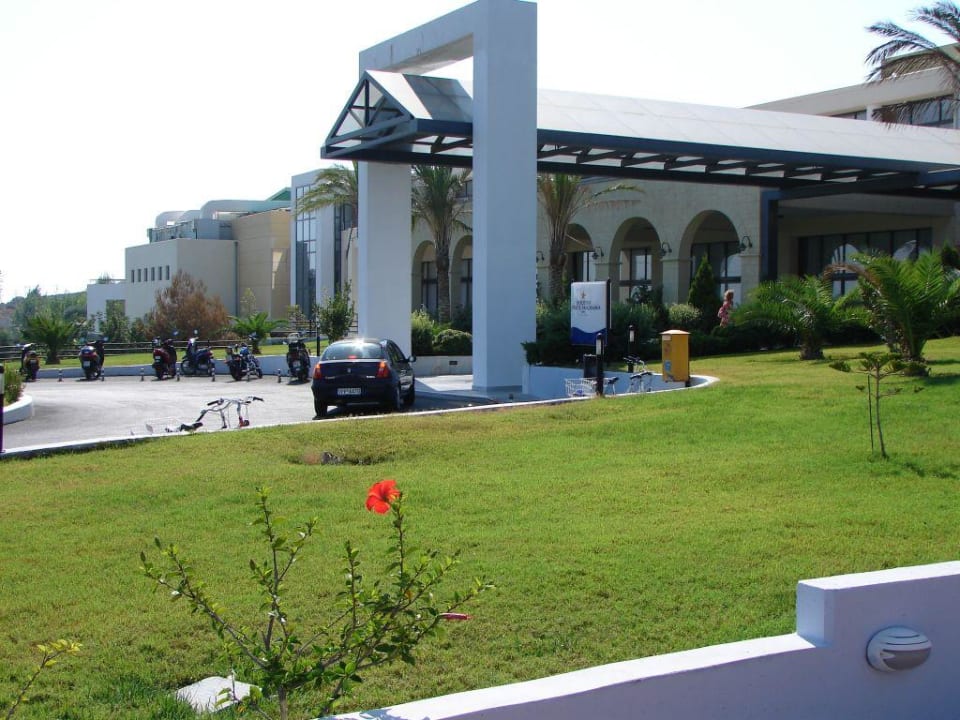 Eingang Kipriotis Panorama Hotel & Suites