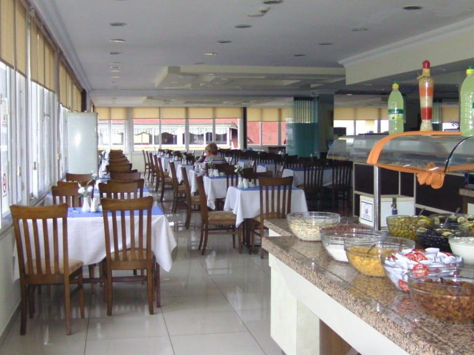 Blick in den angenehm hellen Speiseraum Hotel Aslan City Kleopatra