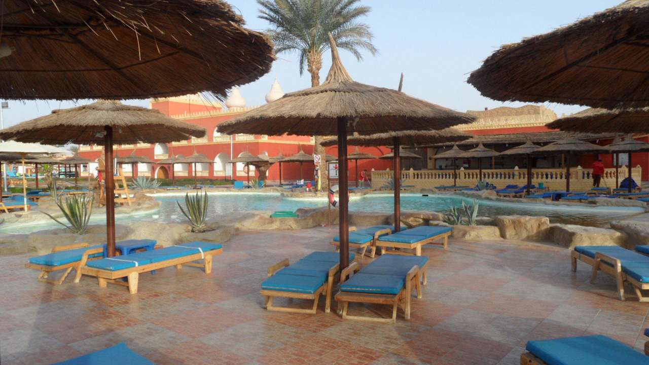 Einer von den beheizten Pools Pickalbatros Alf Leila Wa Leila Resort - Neverland Hurghada