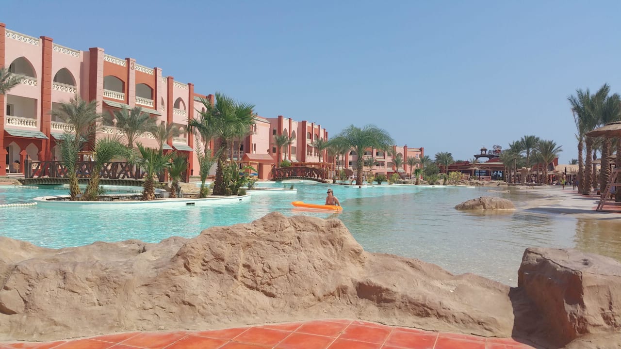 Pool im Aqua Vista .. geht flach rein ..  Pickalbatros Aqua Vista Resort - Hurghada