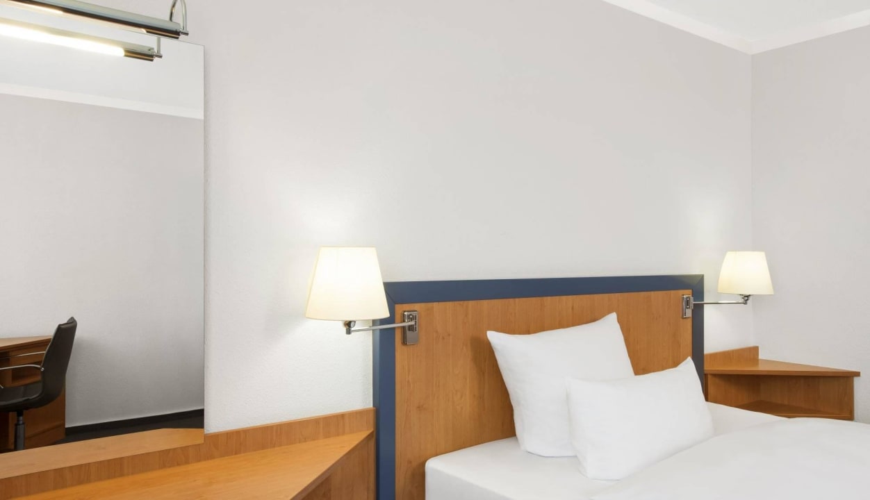 Standard Room NH Frankfurt Airport West