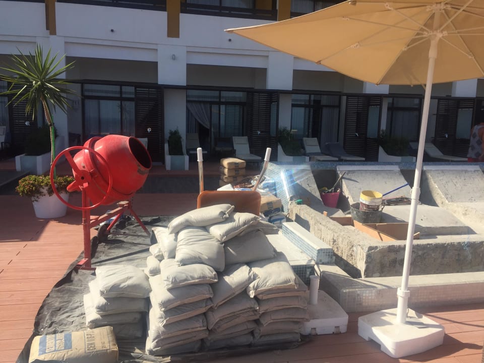 Baustelle direkt vor der eigenen Terrasse Occidental Jandía Royal Level - Adults only