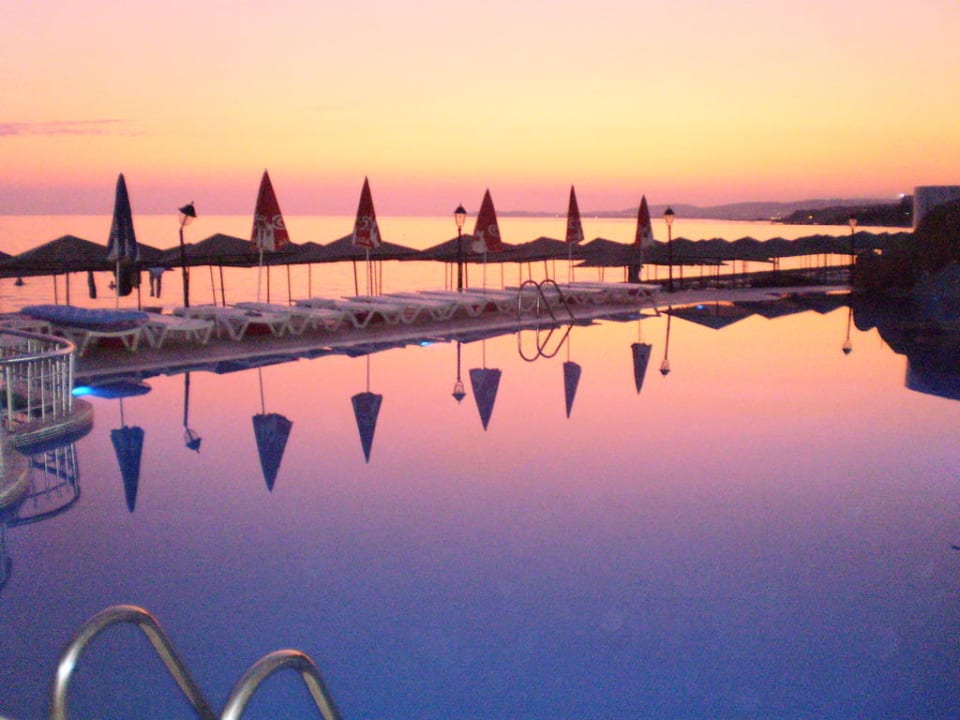 Sonnenuntergang Aska Hotel Just in Beach