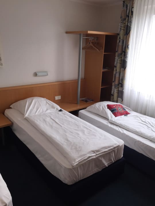 Zwei der drei Betten Hotel Oberhausen Neue Mitte affiliated by Meliá