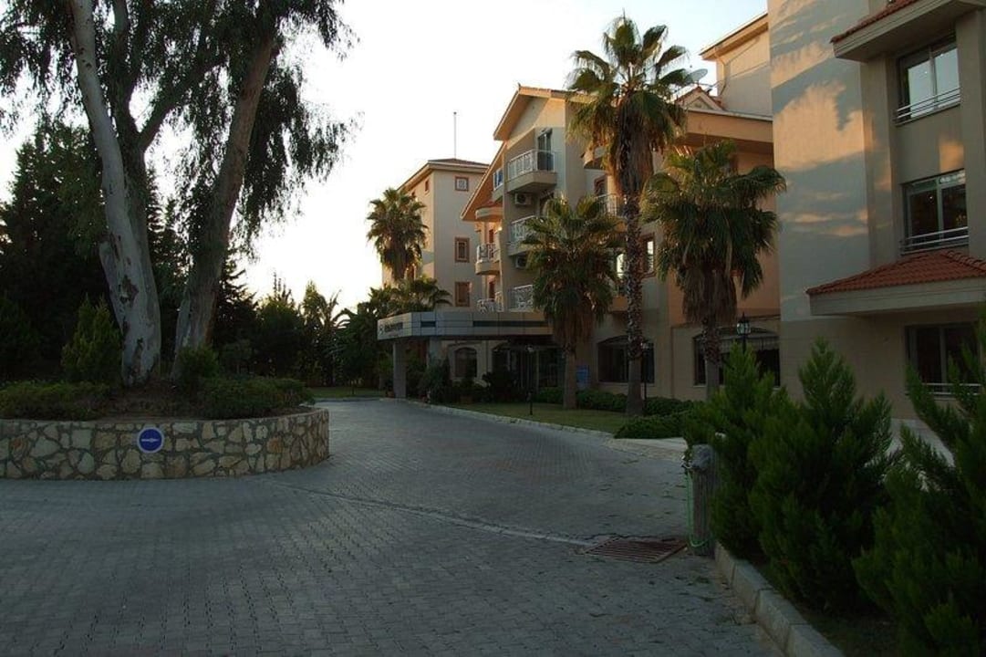 Blick auf den Eingang FUN&SUN Smart Hane Sun Hotel