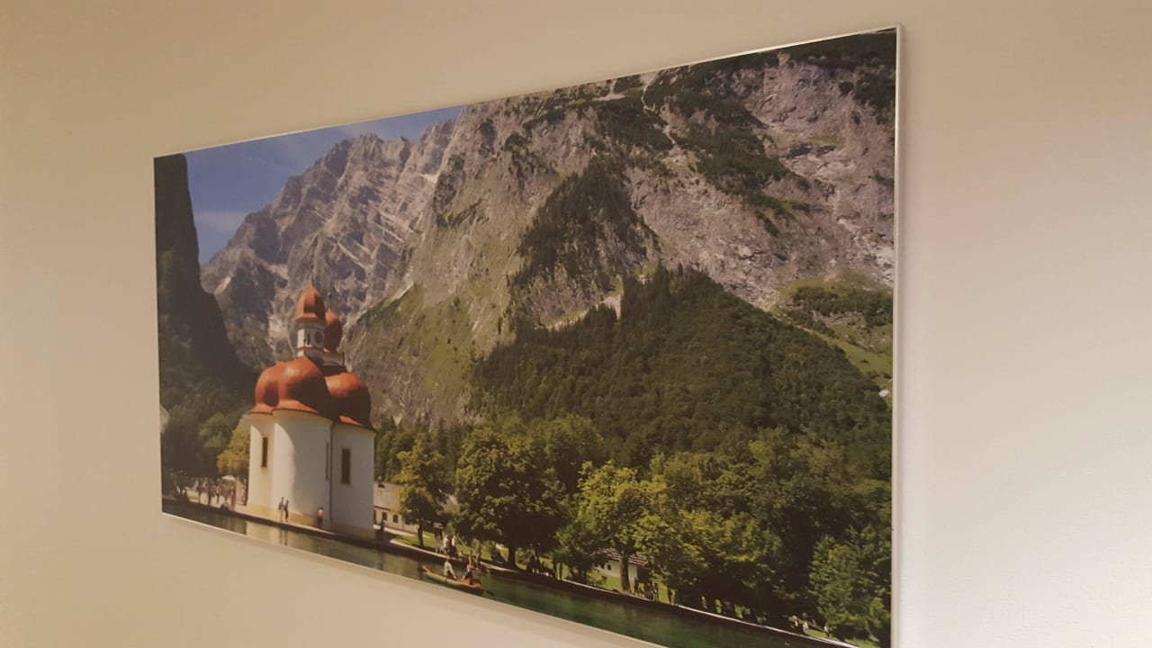 Bild auf dem Hotelflur H4 Hotel München Messe