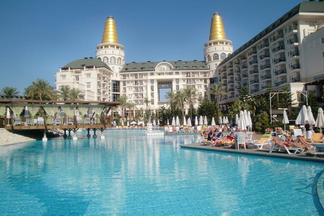 Teil der Poolanlage immer genung Liegen Hotel Delphin Diva