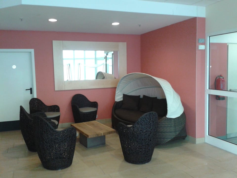 Ruheraum zwischen Fitnessraum und Schwimmbad Dorint Hotel Bonn