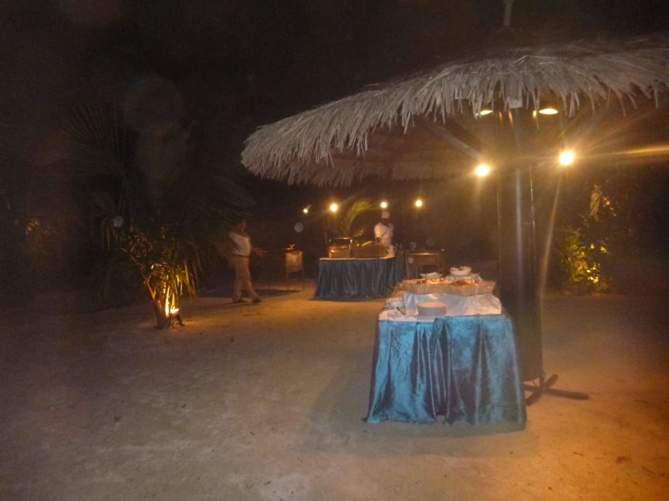 BBQ am Strand Adaaran Prestige Ocean Villas