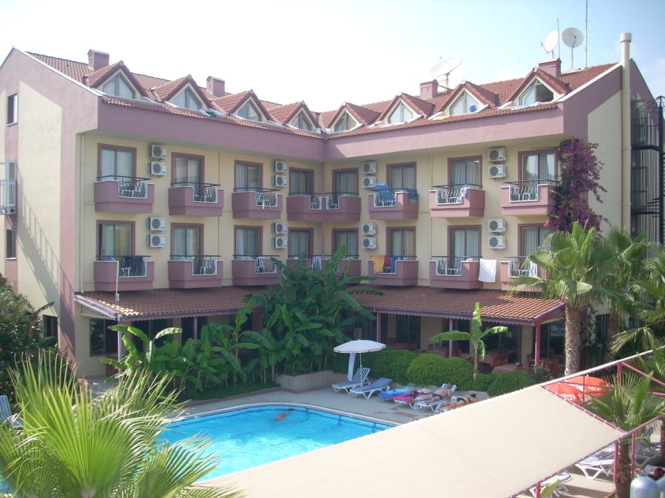 Hotel und Innenhof Silver Hotel
