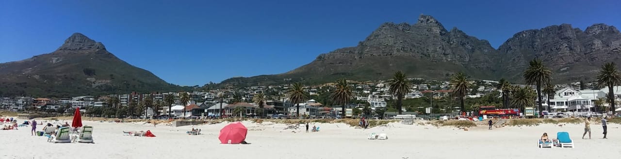 Po drugiej stronie gór jest centrum Hotel Camps Bay Village