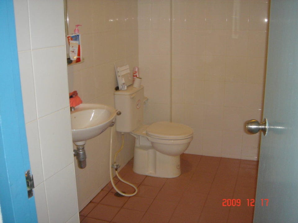 Toilette und Dusche Guesthouse J.