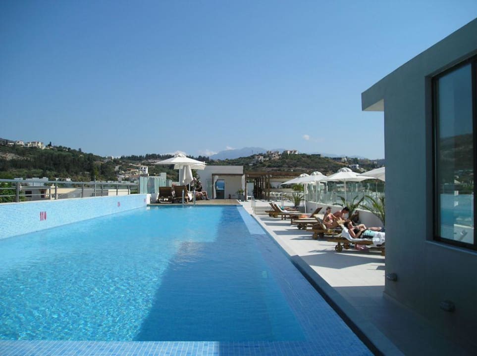 Pool am Dach des Hotels Almyrida Residence Boutique