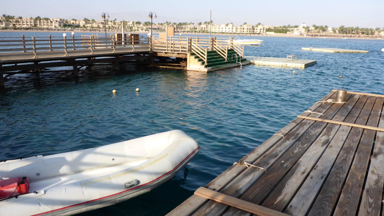 Wassereinstieg am Steg Cleopatra Luxury Resort Makadi Bay