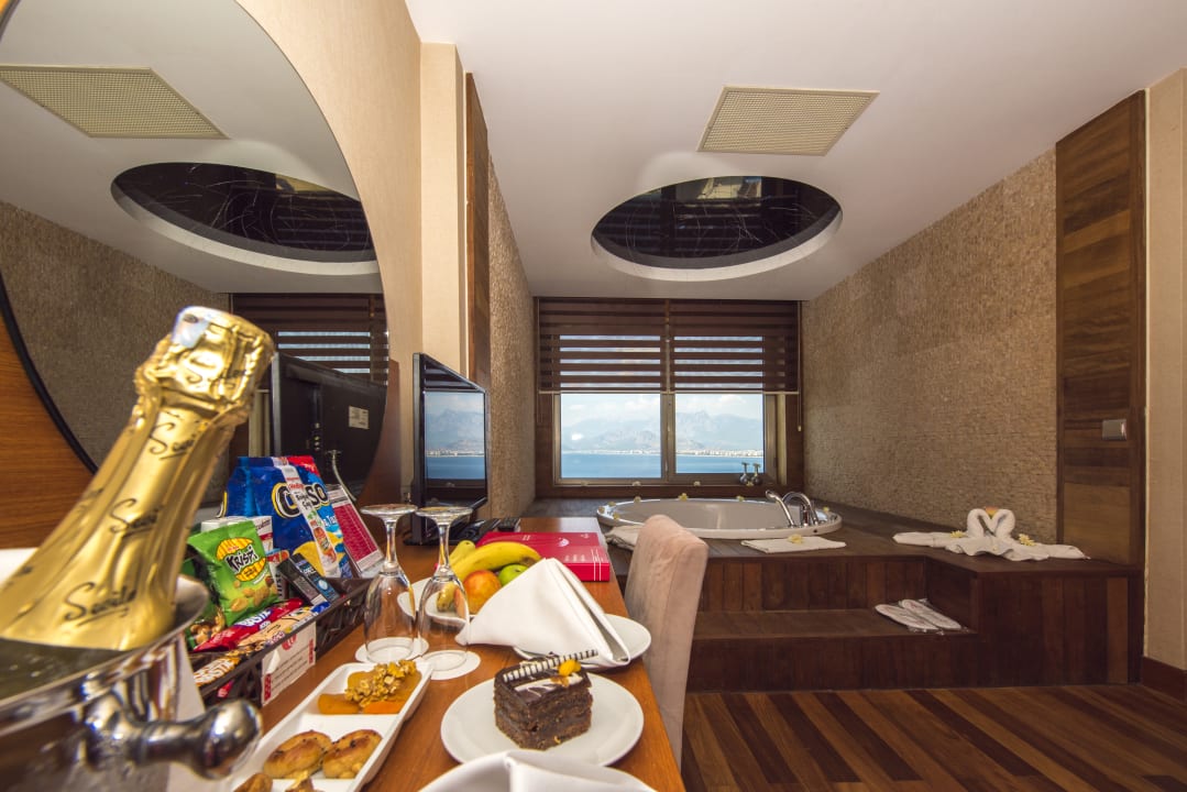 Zimmer Ramada Plaza by Wyndham Antalya