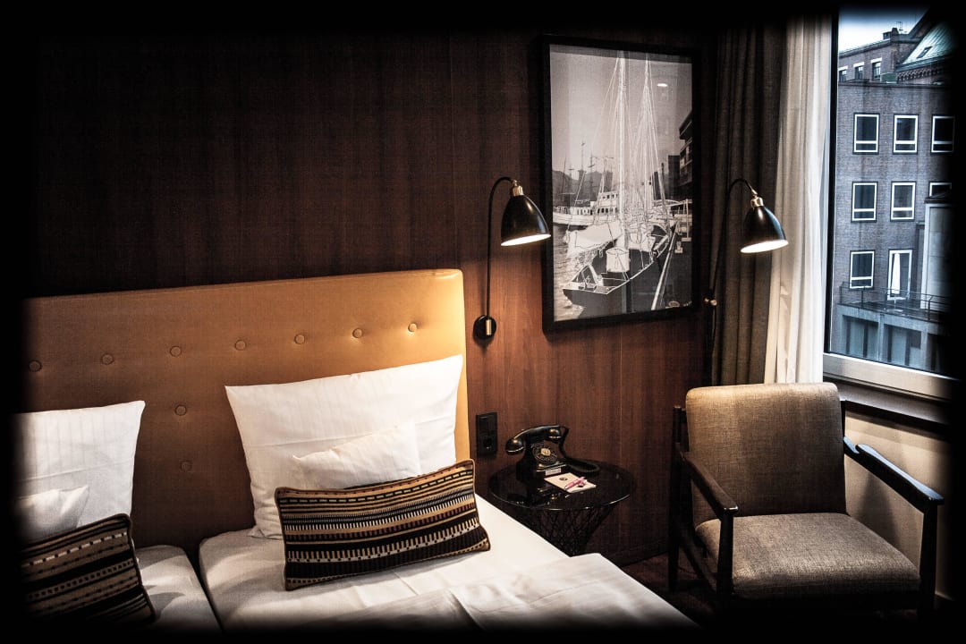 Tolles Zimmer - zur Stadt AMERON Hamburg Hotel Speicherstadt