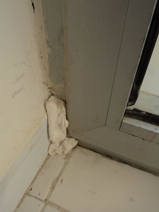 Das ist die Isolierung wenn sie kaputt ist  The Ksar Djerba Charming Hotel & SPA