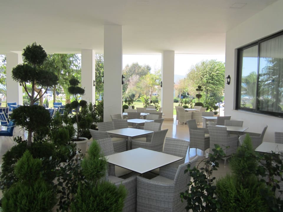 Ein Teil der grossen Aussenanlage Domes Aulūs Zante, Autograph Collection