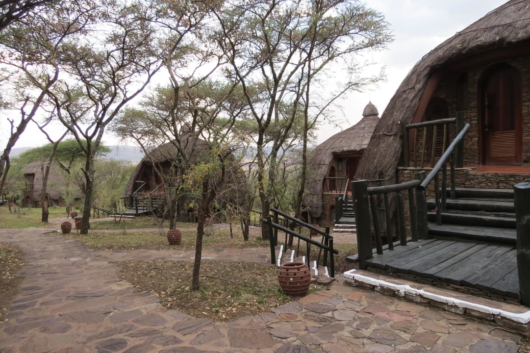 Wege durch die Anlage Serengeti Serena Safari Lodge