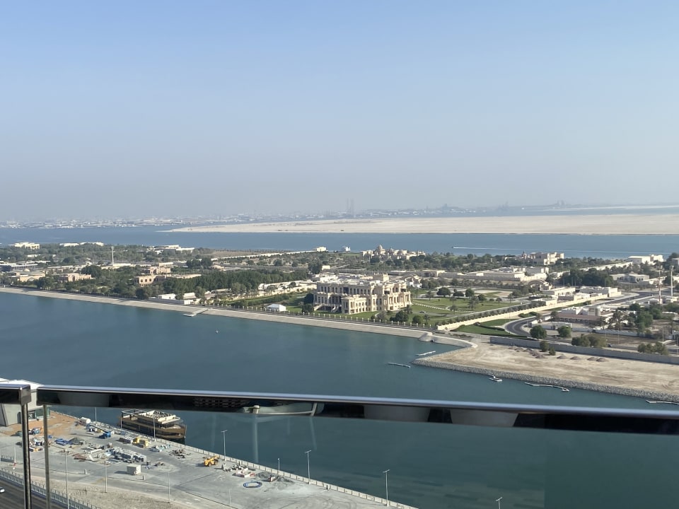 Ausblick Andaz Capital Gate Abu Dhabi - a concept by Hyatt