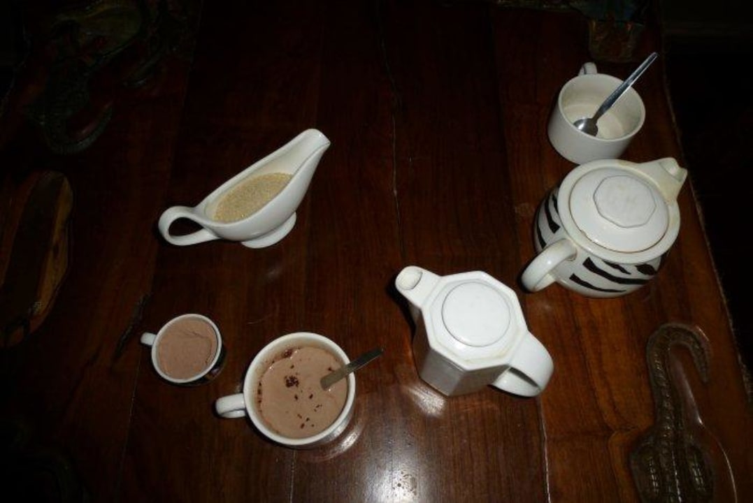 Kaffee & Schokolade vor dem Game Drive Royal Mara Safari Lodge
