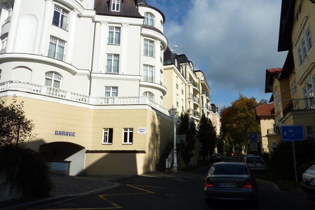 Einfahrt zur Tiefgarage Falkensteiner Spa Resort Marienbad