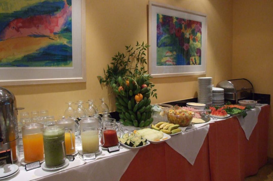 Teil des Fruehstuecks-Buffets Hotel Albergaria Dias