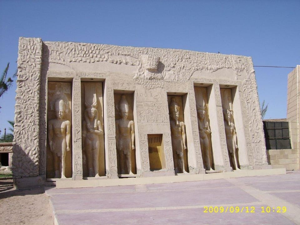 Nachgebaute Wahrzeichen Pickalbatros Alf Leila Wa Leila Resort - Neverland Hurghada