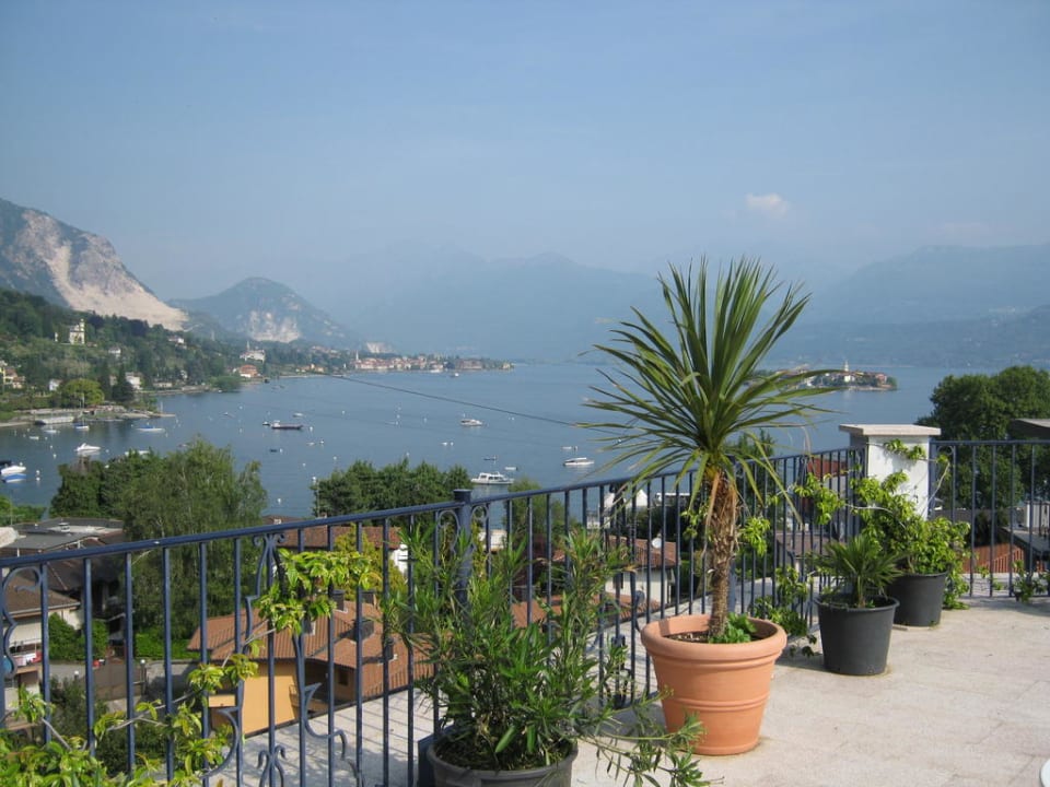 Blick von der Dachterrasse auf den Lago Maggiore Hotel Royal Stresa