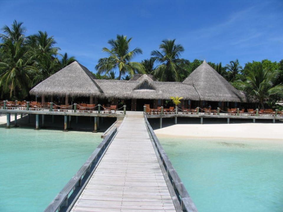 Rezeption, Restaurant und Bar klein, aber fein Kuramathi Maldives