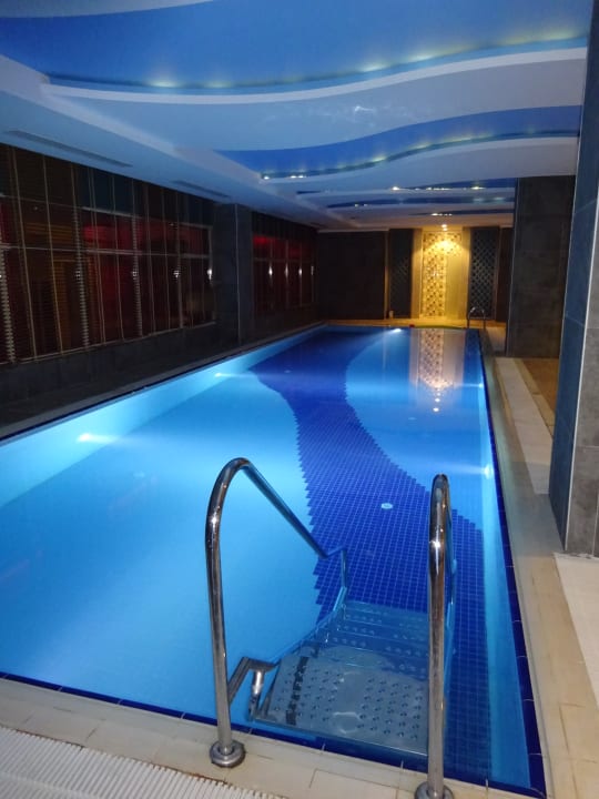 Pool Well Palace Side