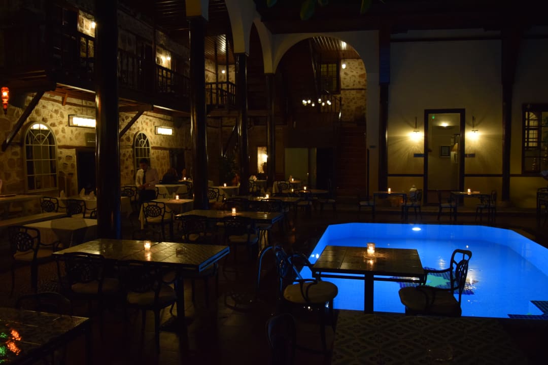 Außenbereich des Restaurants Alp Pasa Hotel - Special Class