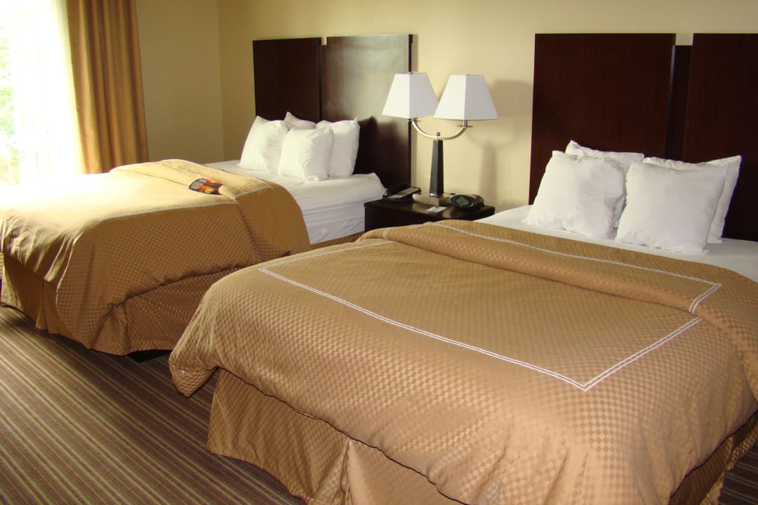 2 große Betten Hotel Comfort Suites West of the Ashley