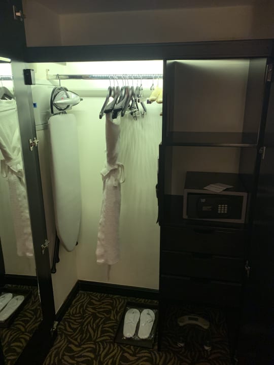 Zimmer Towers Rotana