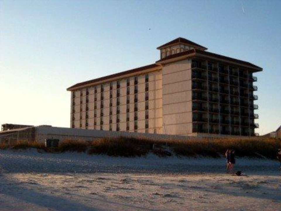Außenansicht vom Strand aus One Ocean Hotel Resort
