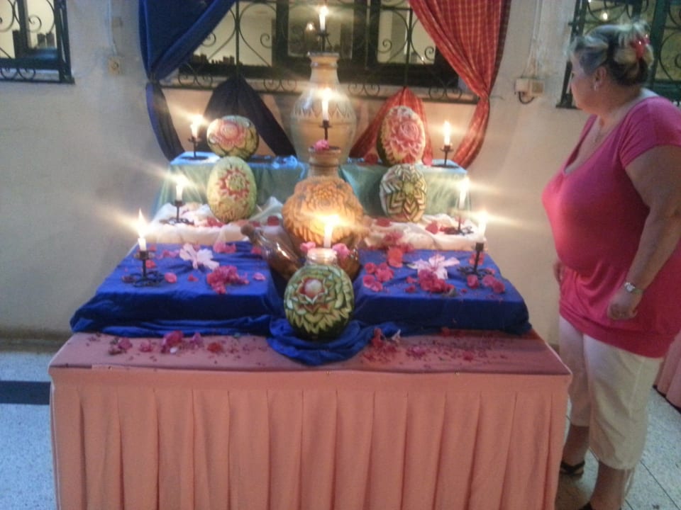 Kunstvoll geschnitzte Melonen Hotel Sangho Club Zarzis