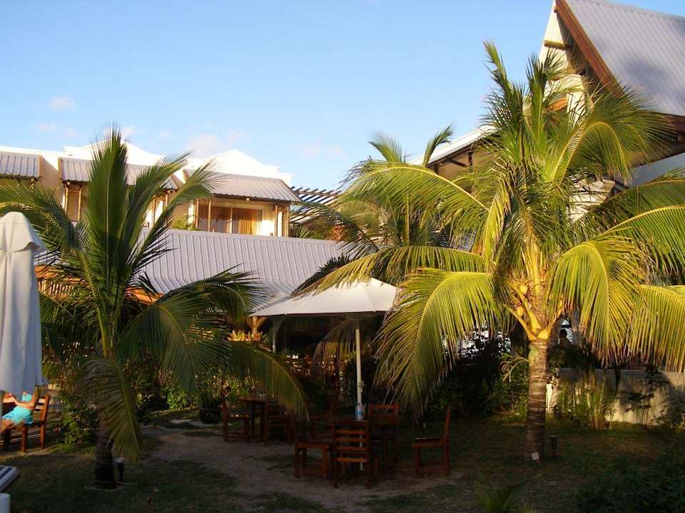 Gartenanlage Le Peninsula Bay Beach Resort & Spa