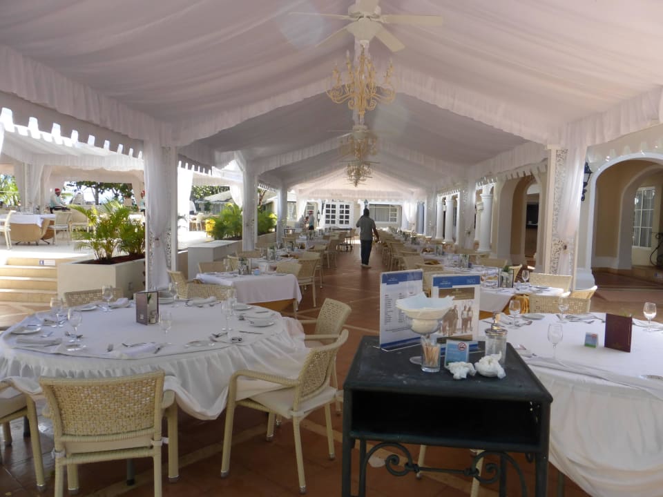 Terrasse des Restaurants Bahia Principe Grand El Portillo
