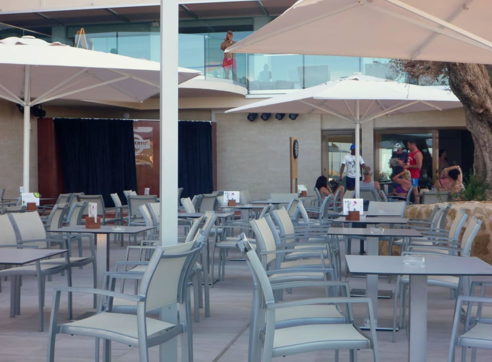 Genügend Tische und Sitzmöglichkeiten NYX Hotel Ibiza - adults only