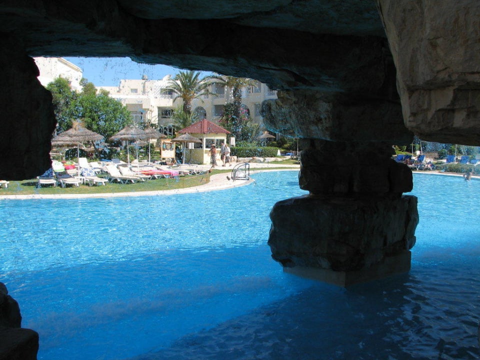 Activity Pool mit Blick aus der Pool Bar TUI MAGIC LIFE Africana