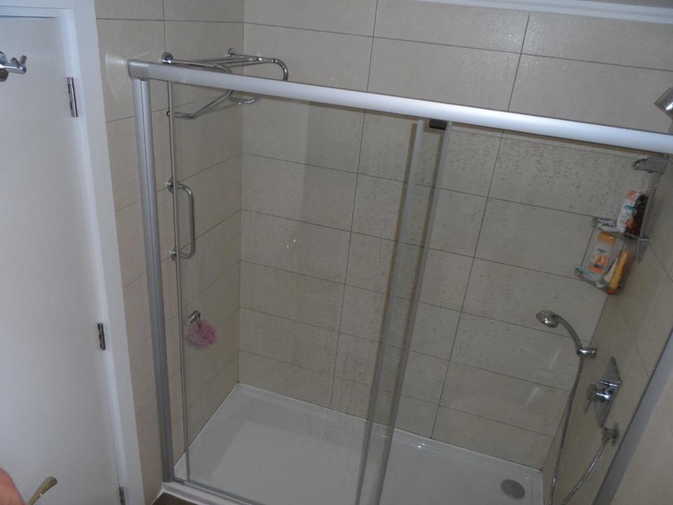 Sehr große Dusche Villa Side Residence