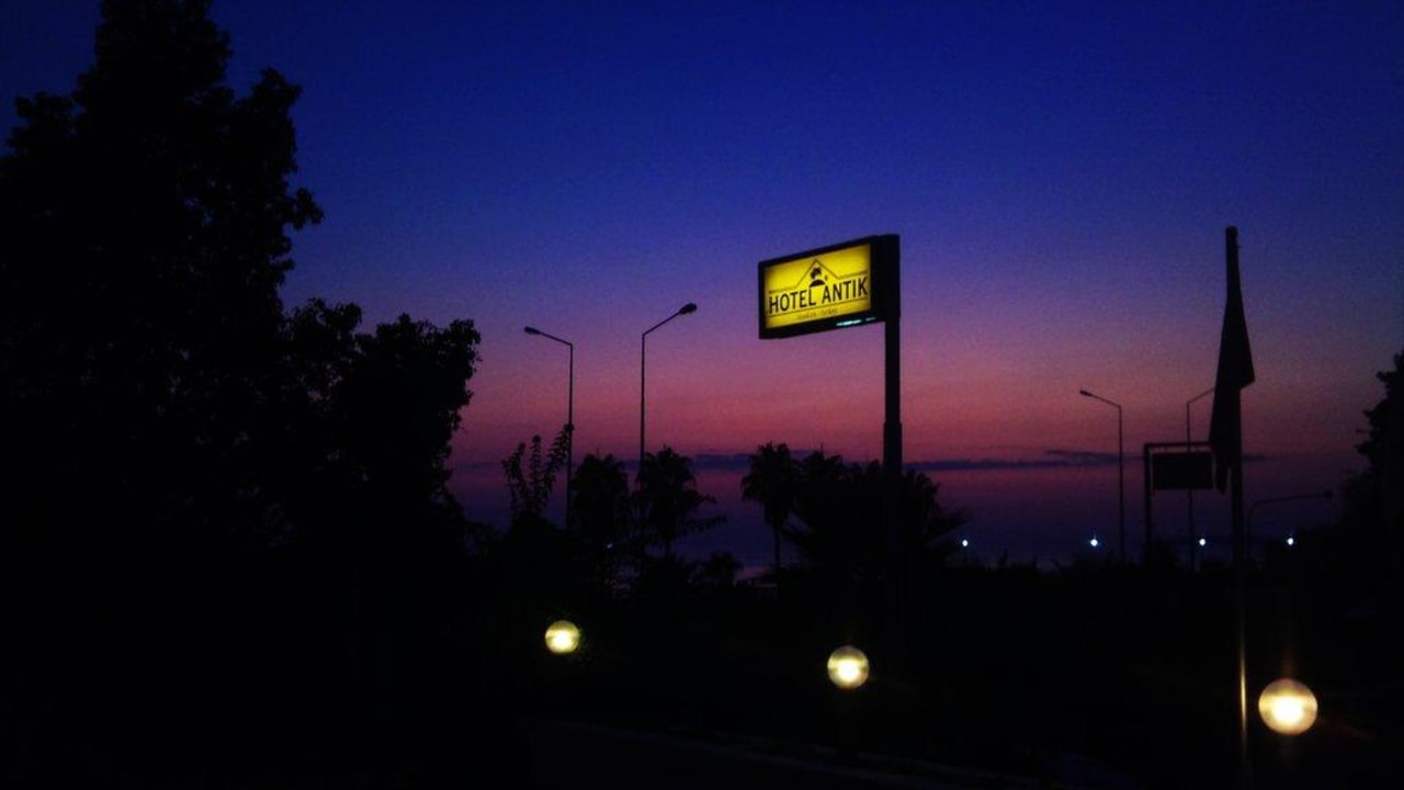 Sonnenuntergang  Antik Garden