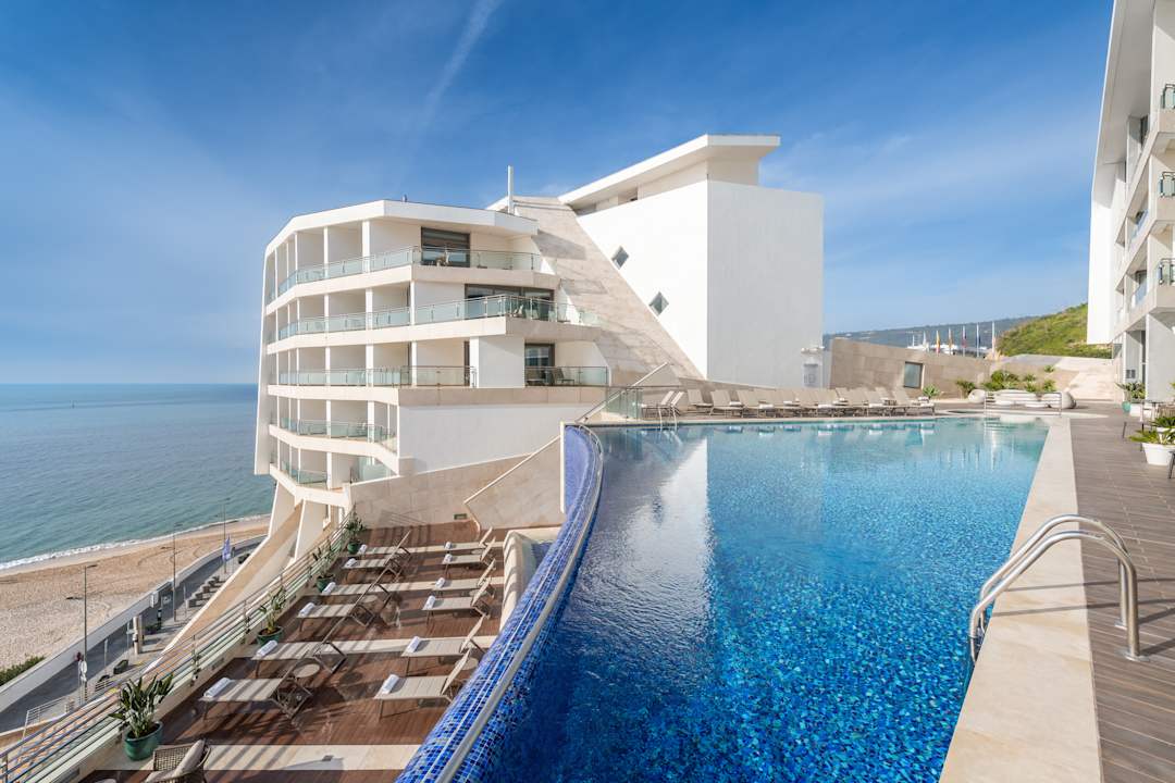 Pool Sesimbra Oceanfront Hotel