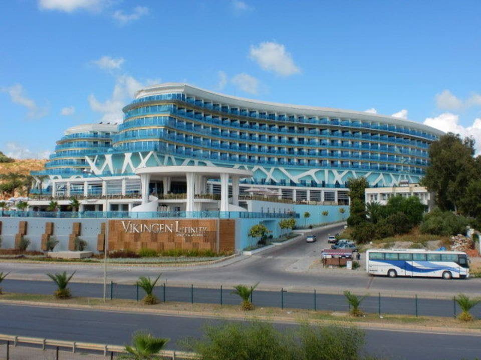 ... und ewig rauscht der Verkehr. Vikingen Infinity Resort & Spa