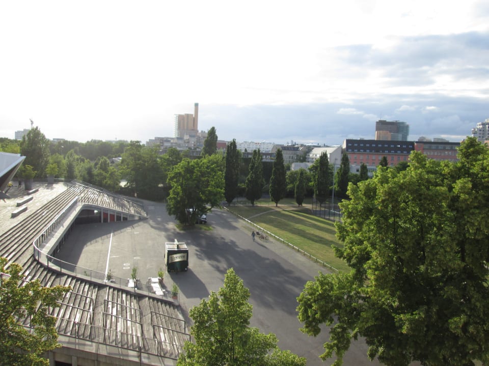 Blick aus unserem Zimmerfenster The Posthouse Berlin – Leonardo Limited Edition