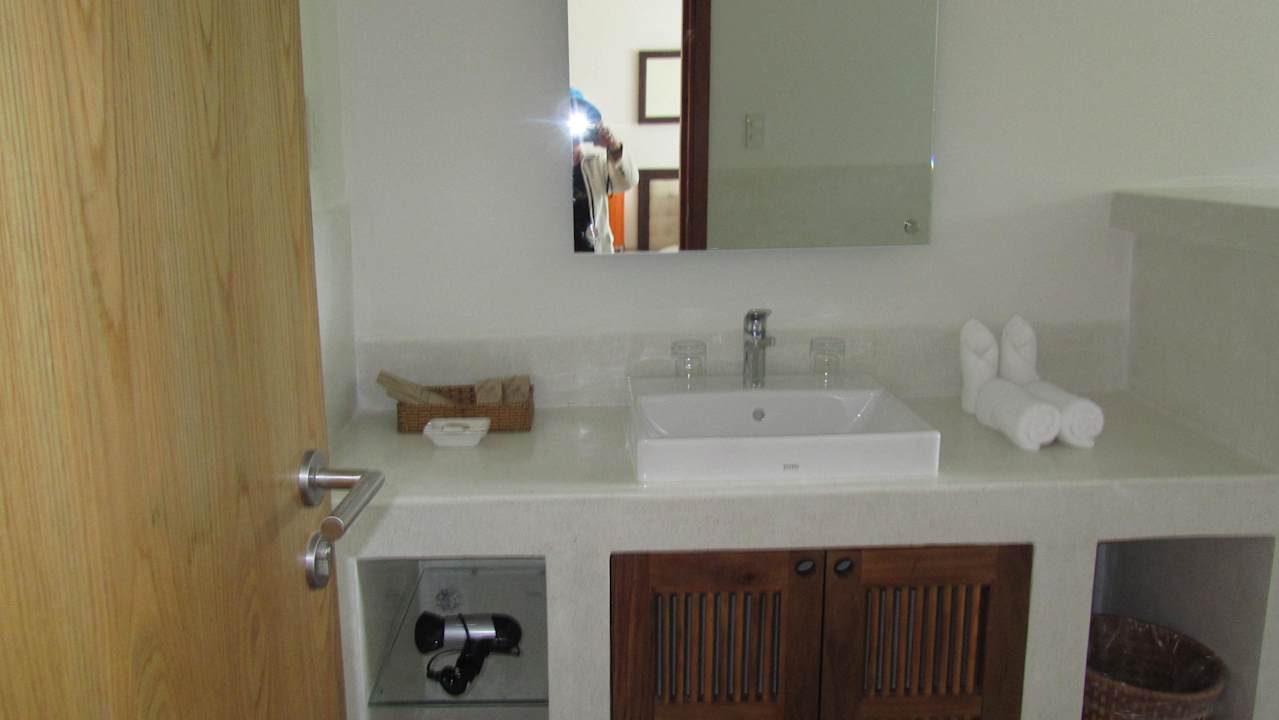 Suite Bathroom Allezboo Beach Resort & Spa