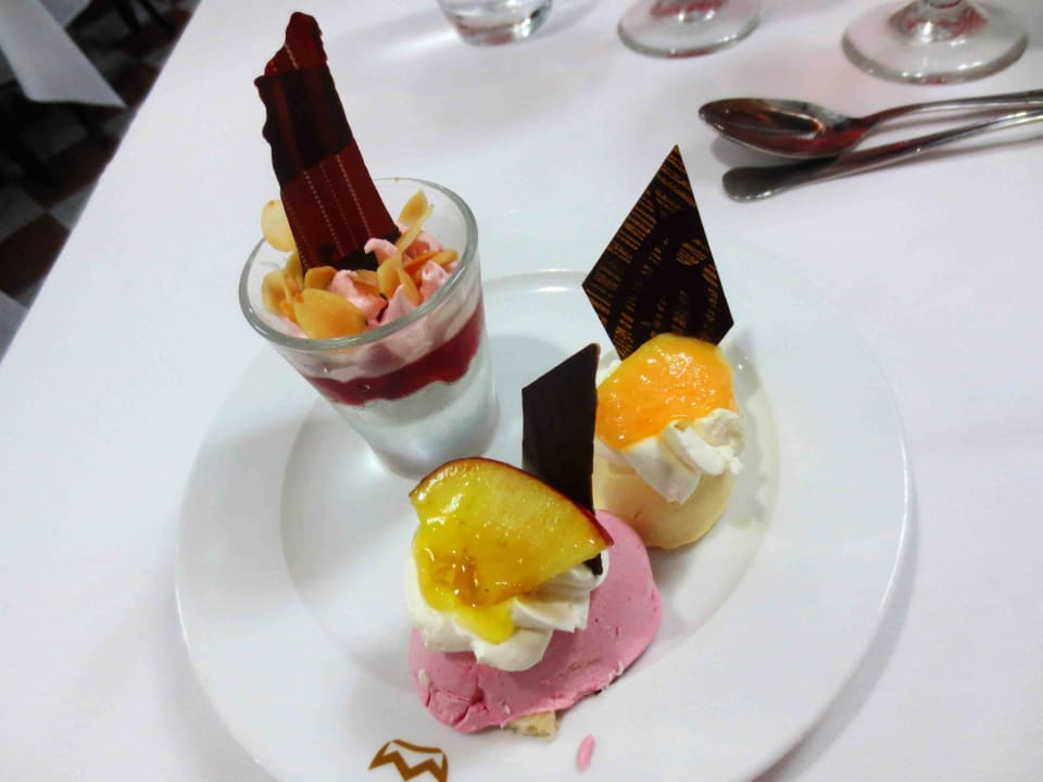 Sehr leckeres Dessert und das Auge isst mit Hotel Riu Palace Macao - Adults only