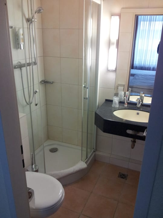 Badezimmer Hotel Lumen am Hauptbahnhof