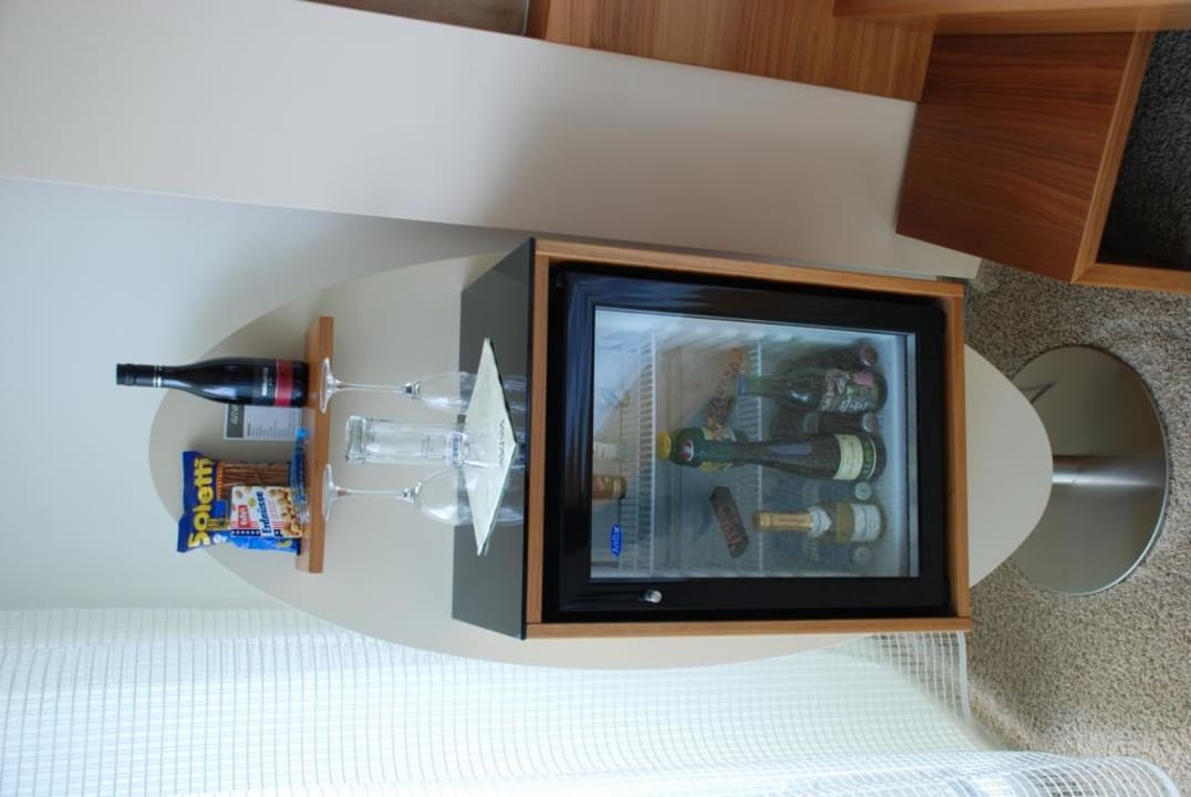 Minibar AVIVA make friends