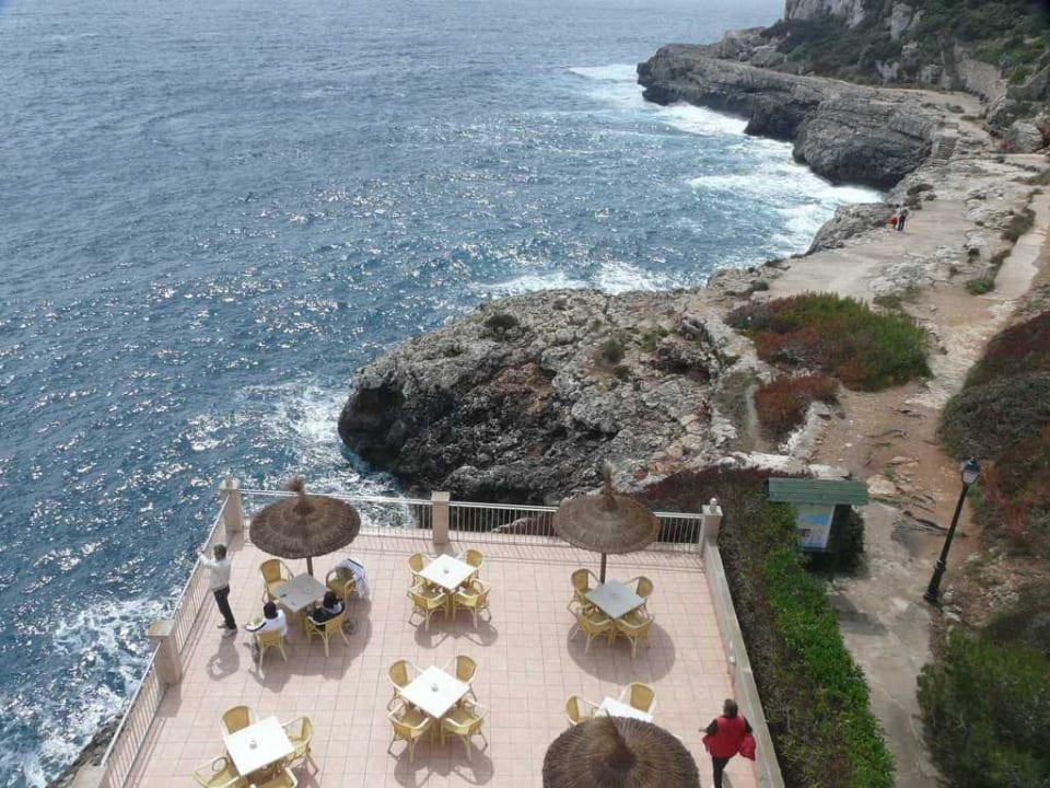 Blick vom Balkon auf die Terrasse Villa Sirena